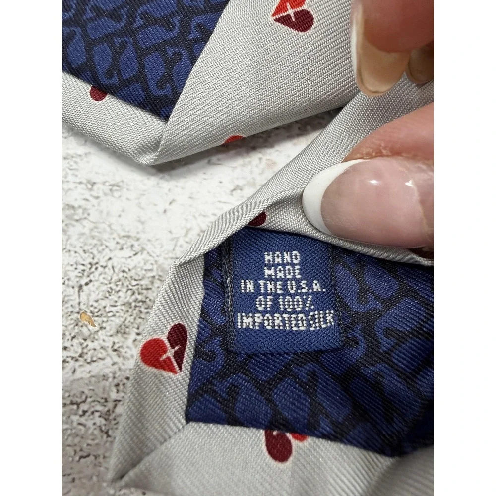 Vineyard Vines 100% Silk Tie Mens One Size‎ Gray Geometric Heart Pointed Necktie